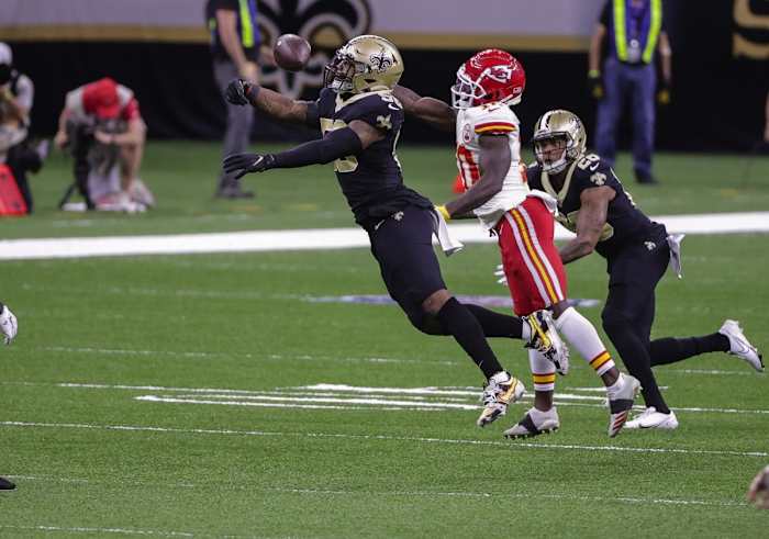 Dec 20, 2020; New Orleans, Louisiana, USA; Saints linebacker Kwon Alexander (58) breaks up a pass to Kansas City receiver Tyreek Hill (10) at the Mercedes-Benz Superdome. Mandatory Credit: Derick E. Hingle-USA TODAY